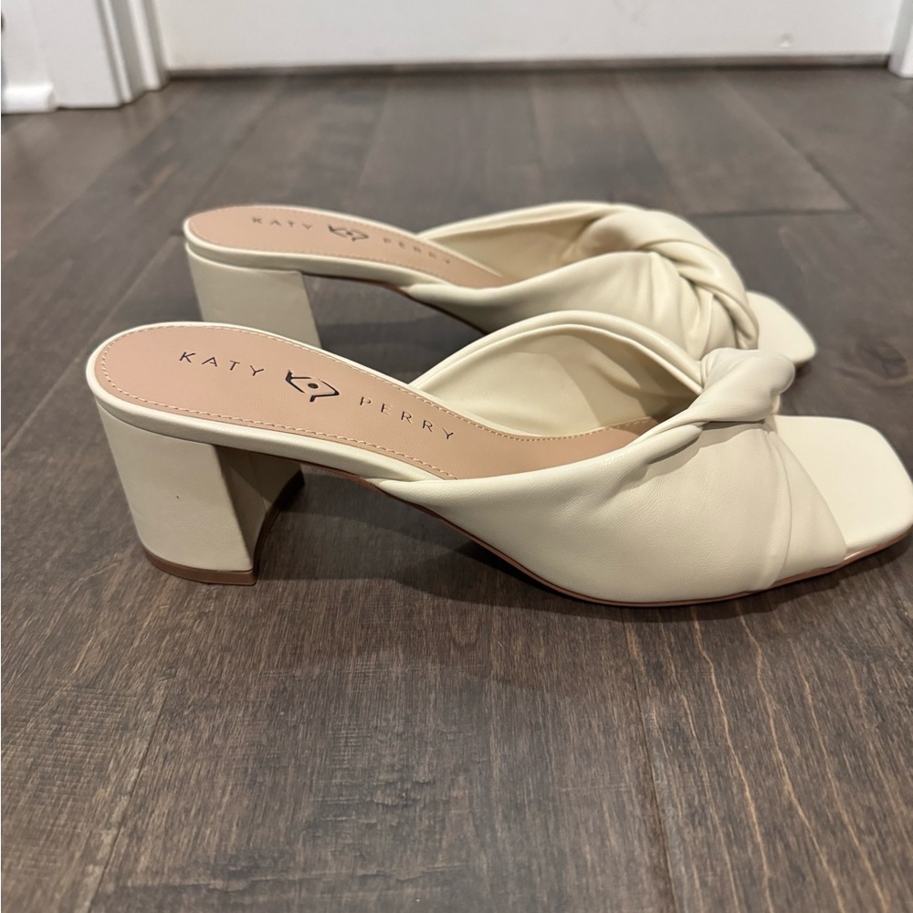 Katy Perry Collection Chalk Cream Knot Mule Heels Size 9.5 Nwb — image 3 of 8